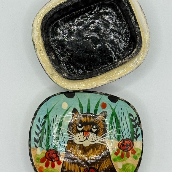 Hand-Painted Cat Decorative Trinket box. Jewelry box. Small. Very adorable. - Picture 6 of 8